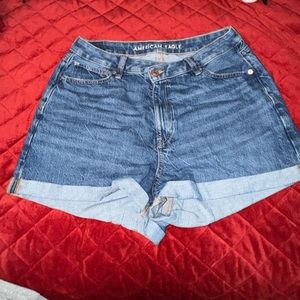 Women’s AE blue wash jean shorts